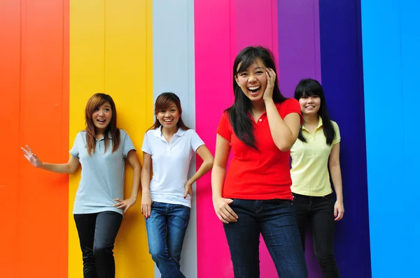 Asiático chino niñas en grupo poses — Foto de Stock