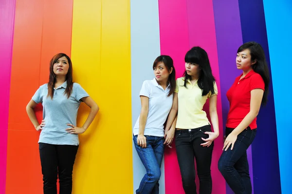 Азіатські дівчата китайський ізгоєм з групи — стокове фото