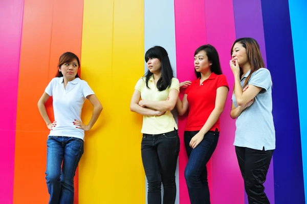 Asiática china chica marginado de grupo — Foto de Stock