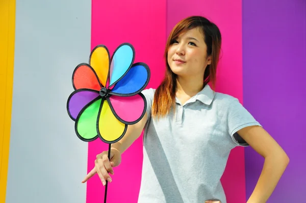 Energisk ung asiatisk kinesisk flicka — Stockfoto