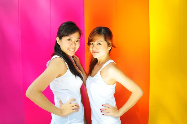 A pair of chinese best girlfriends — Stock Photo, Image