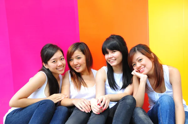 Quattro asiatiche ragazze cinesi in varie pose — Foto Stock