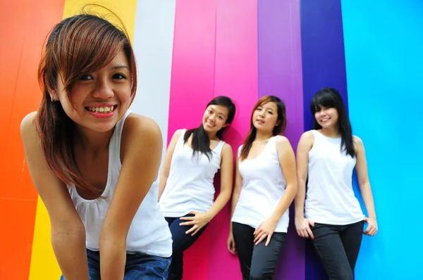 四个亚洲中国女孩在各种姿势 — 图库照片