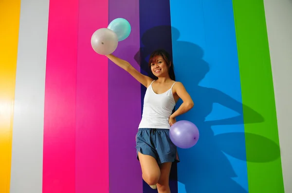 Asiatico cinese cheerleader in sfondo colorato — Foto Stock