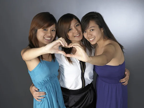 3 teengage asian chinese girls in various poses — Stock Photo, Image