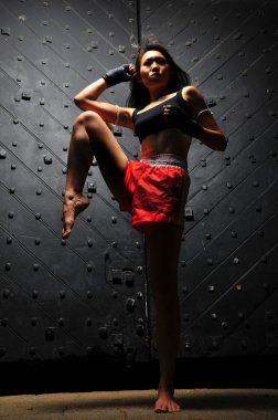 çeşitli muay thai spor Asyalı Çinli Tay kız poz