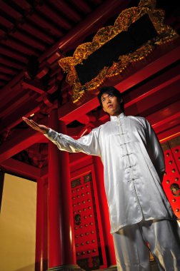 Kung-Fu staces Asyalı Çinli adam