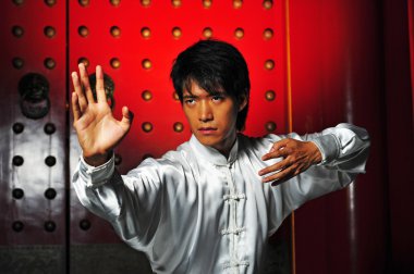Kung-Fu staces Asyalı Çinli adam