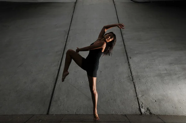 Asiatiska kinesiska modern dansare — Stockfoto