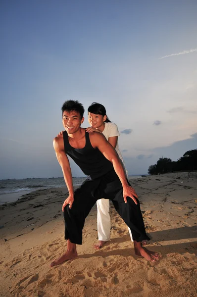 Asian chinese couple posing by the beach — Stock Photo, Image