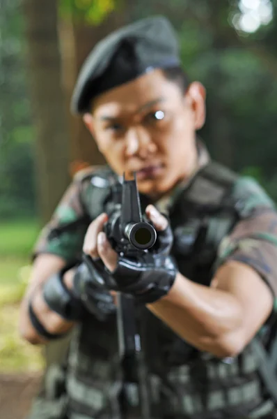 Asiatisk kinesisk soldat i olika pose — Stockfoto