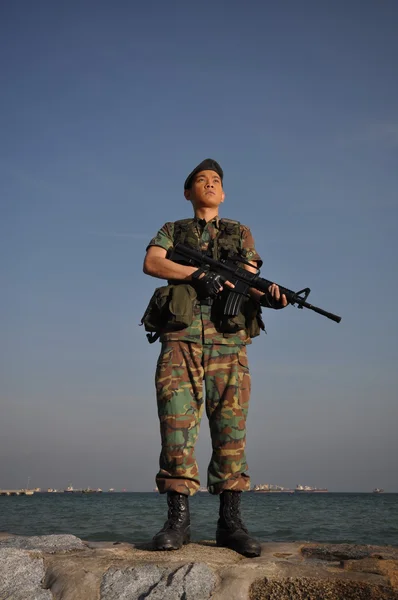 Image de soldat chinois asiatique dans divers scénarios — Photo