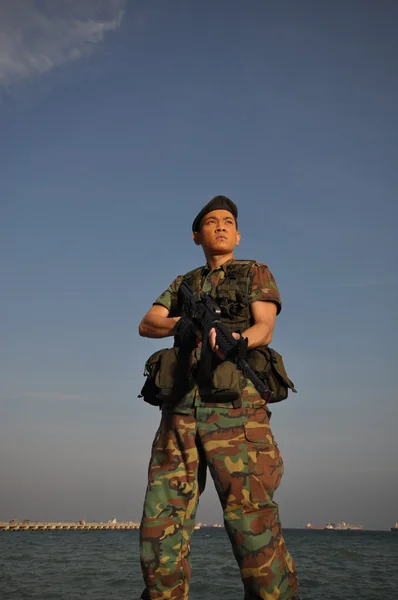 Immagine di soldato cinese asiatico in vari scenari — Foto Stock
