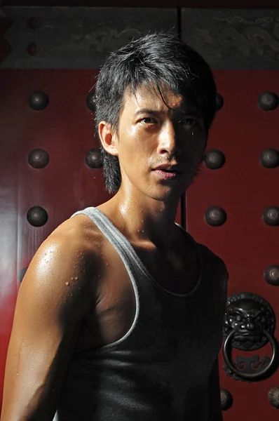 땀에 젖은 아시아 중국 남자 — 스톡 사진