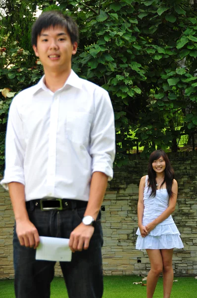 Ασίας κινεζική ζευγάρι στην ερωτοτροπία σε εξωτερικούς χώρους — Φωτογραφία Αρχείου