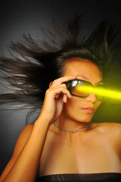 亚洲中国女士与激光眼睛的视力 — 图库照片