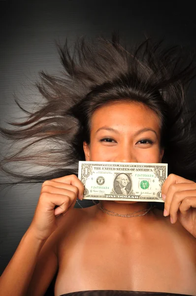 Mulher chinesa asiática com a conta do dólar americano — Fotografia de Stock