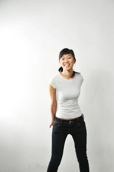 Asiatisk kinesisk flicka i olika poser — Stockfoto