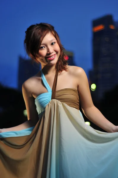 Aziatische Chinees meisje klaar voor een meisje avondje uit — Stockfoto