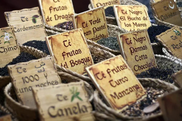 Mercato del tè con semi in cestini Immagini Stock Royalty Free
