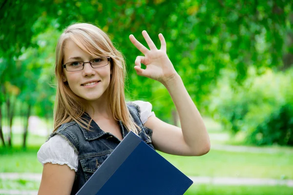 Student in the park — Stock Photo, Image