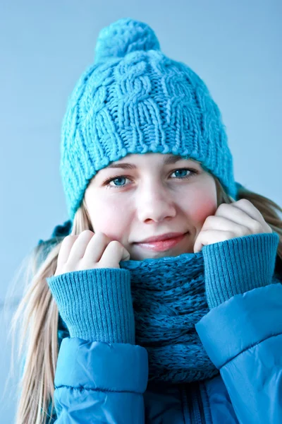 Beautiful girl in winter clothes — Stock Photo, Image