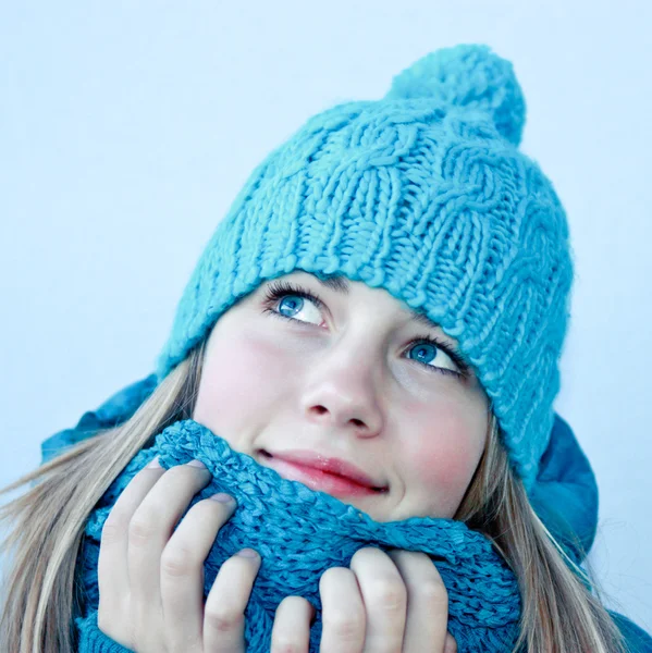 Bella femmina in vestiti invernali — Foto Stock