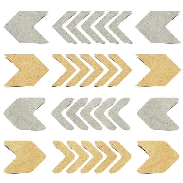 Freccia origami tag riciclata bastone mestiere di carta su sfondo bianco — Foto Stock