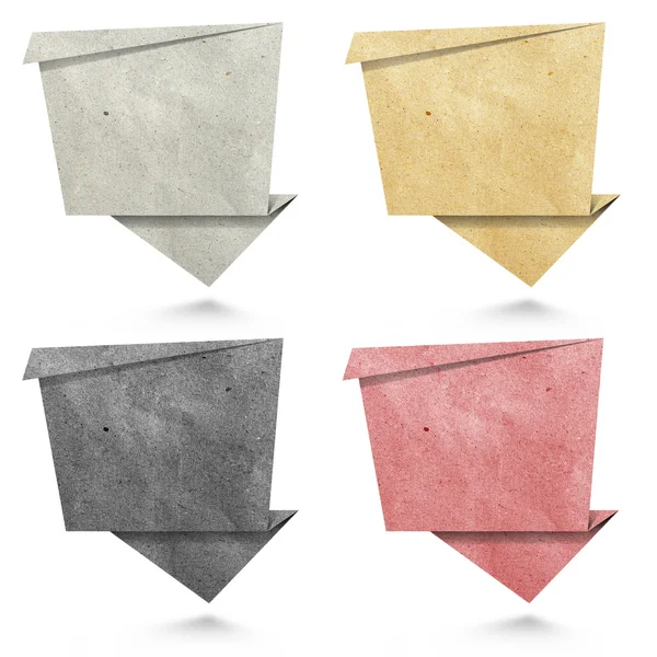 Оригами тег переработанной бумаги ручной палки на белом фоне — стоковое фото
