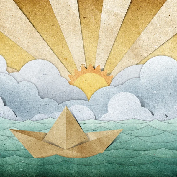 Бумажная лодка Оригами — стоковое фото