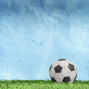 Futbol sahasındaki geri dönüştürülmüş kağıt el sanatları