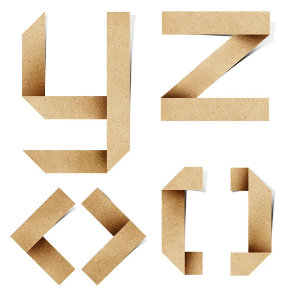 Origami letras del alfabeto papel reciclado palo artesanal sobre fondo blanco — Foto de Stock
