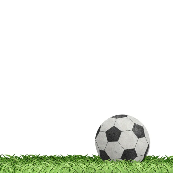 Fotboll på fältet återvunnet papper hantverk — Stockfoto