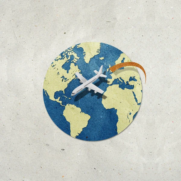 Uçak seyahat etmek çevrede dünya geri dönüştürülmüş kağıt zanaat: veri kaynak: Nasa — Stok fotoğraf