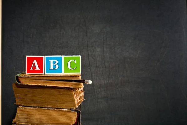 ABC op oude leerboek — Stockfoto