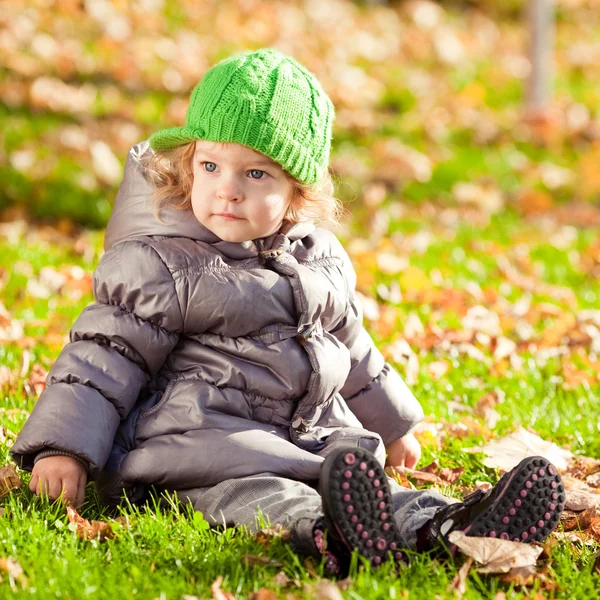 Çocuk sonbahar Park — Stok fotoğraf