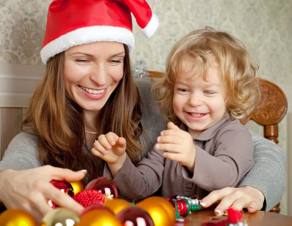 Szczęśliwą rodzinę w Boże Narodzenie — Zdjęcie stockowe