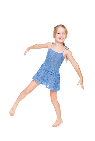 Śmieszne całkiem mała dziewczynka w niebieskim stroju — Zdjęcie stockowe