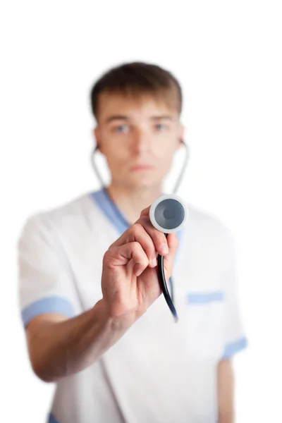 白い背景で隔離の聴診器を持つ医師 — ストック写真