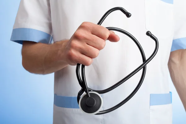 Stetoskop w rękach lekarza — Zdjęcie stockowe