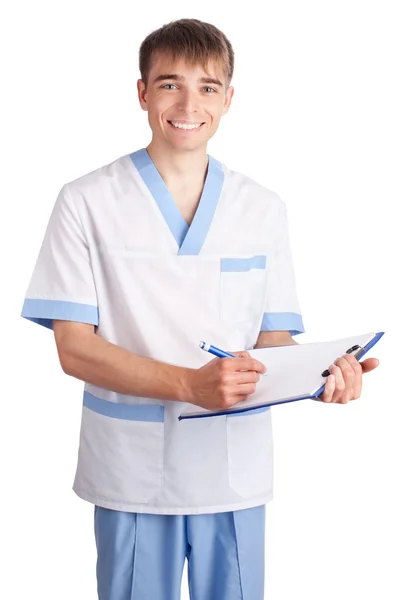 Молодой улыбающийся врач с блокнотом, изолированным на белом. — стоковое фото
