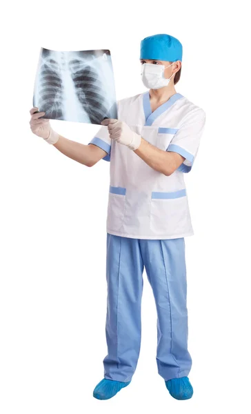 Médecin regardant l'image de rayons X des poumons isolés sur whi — Photo