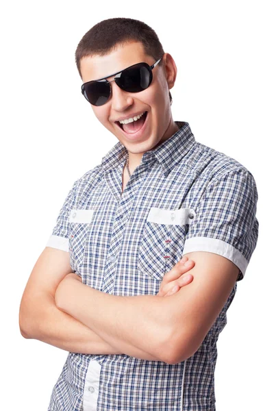Gülümseyen güneş gözlüğü üzerinde beyaz backgrou izole mutlu bir genç adam — Stok fotoğraf