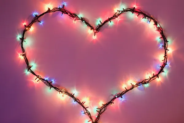 Shining heart on dark pink background. Valentine's Day — Stock Photo, Image