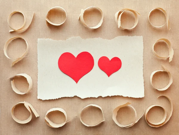 Carta fatta a mano da pezzi di carta strappati. Lettera d'amore. San Valentino — Foto Stock
