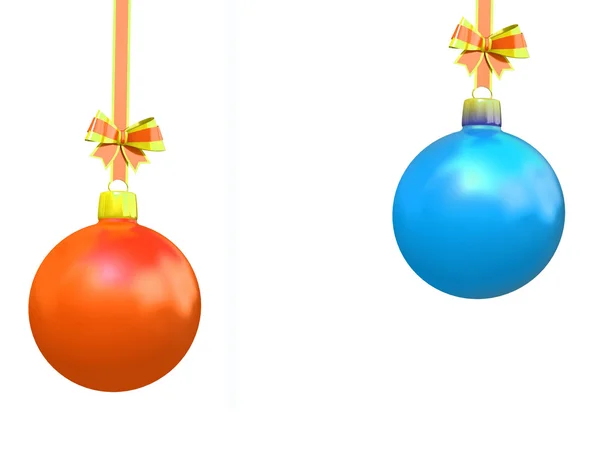 Bola Natal tergantung dengan pita pada latar belakang putih — Stok Foto
