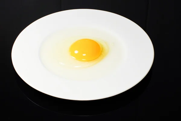 Piatto con uovo — Stock Photo, Image