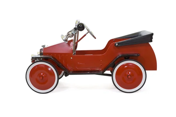 Rode vintage speelgoedauto - geïsoleerd — Stockfoto