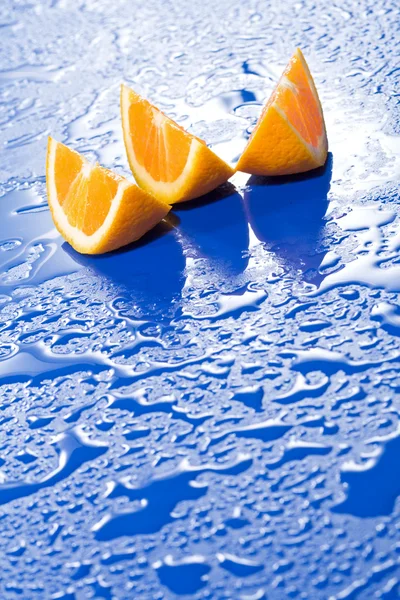 Fatias de laranja suculentas frescas — Fotografia de Stock