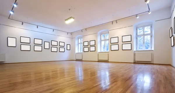 Galleria d'arte con immagini in bianco — Foto Stock